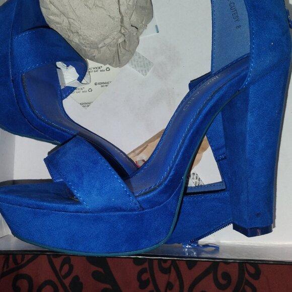 Heels - Picture 2 of 4